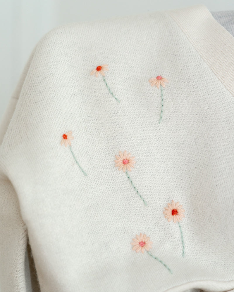 kanae entani ハンド刺繍ニット(Vネックカーディガン)