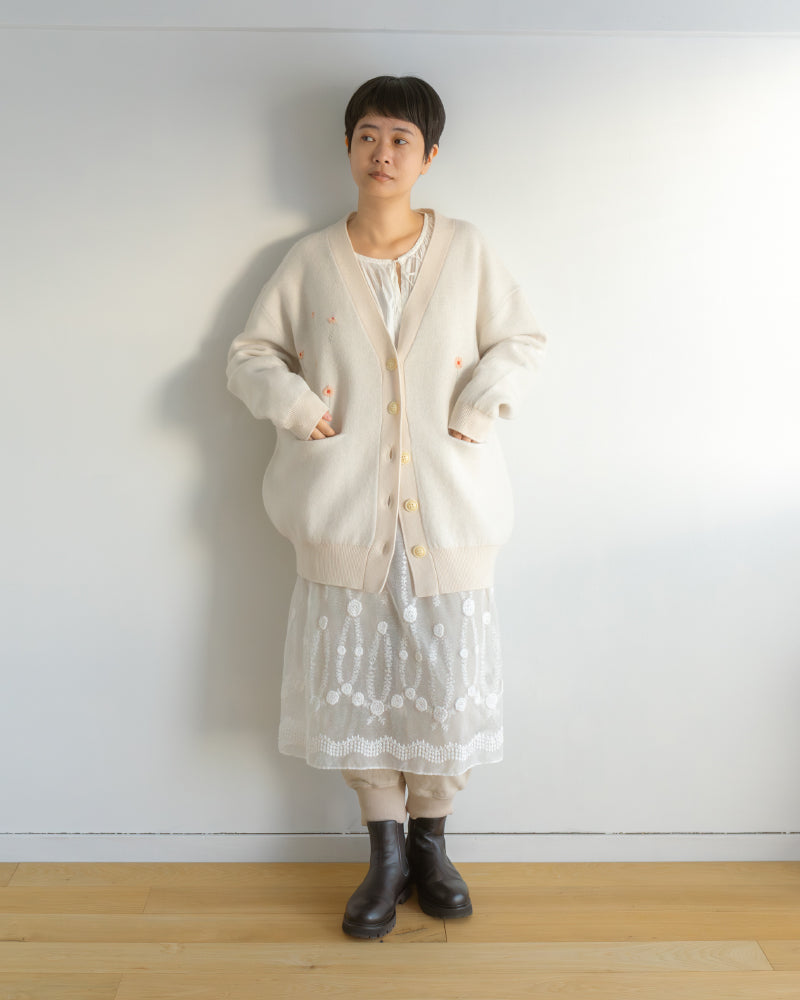 kanae entani ハンド刺繍ニット(Vネックカーディガン)