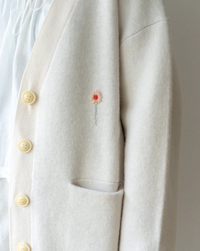 kanae entani ハンド刺繍ニット(Vネックカーディガン)