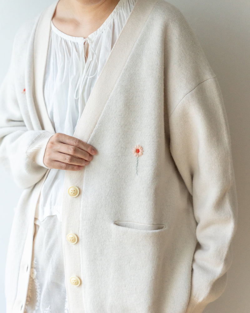 kanae entani ハンド刺繍ニット(Vネックカーディガン)