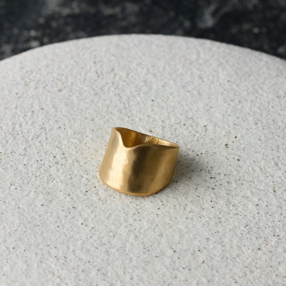 【受注】SURUME. Curved brass ring