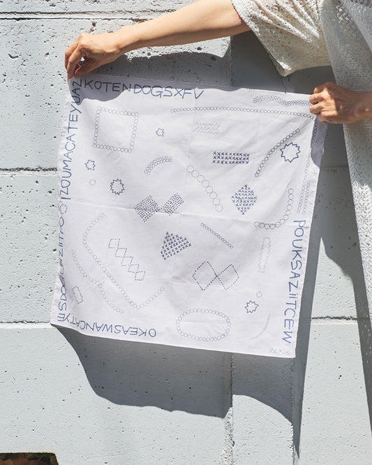 BEBEK ハンカチ　「窓の向こうで」