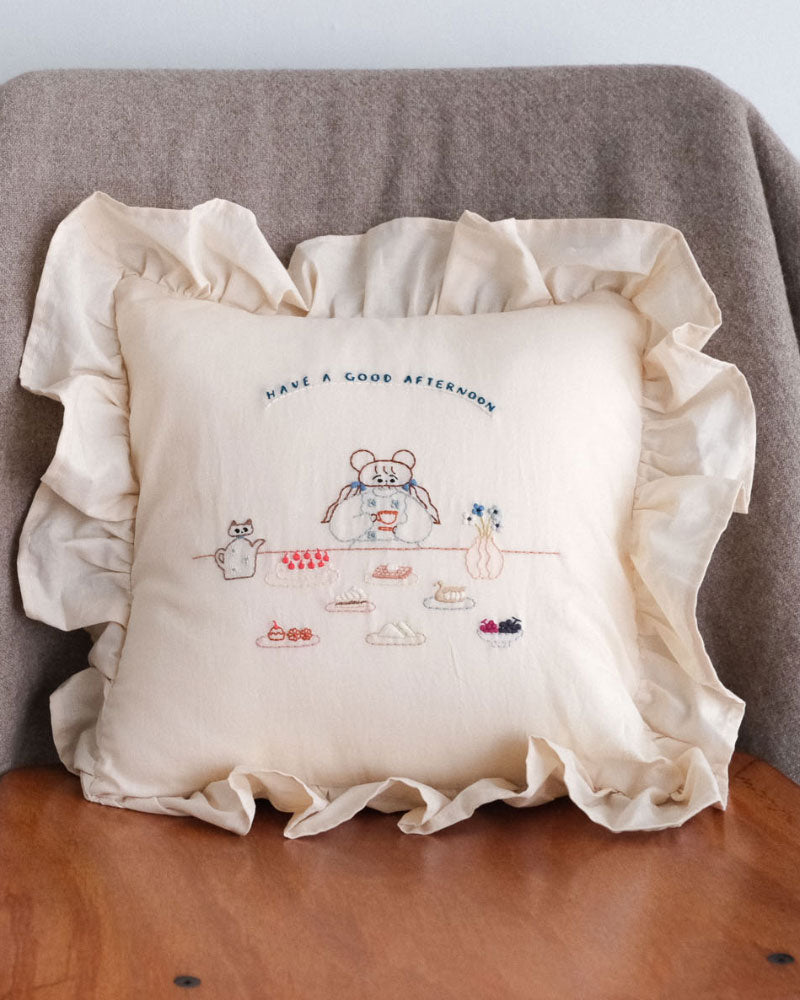 刺繍クッション/HAVE A GOOD AFTERNOON(cream)/Kanae Entani