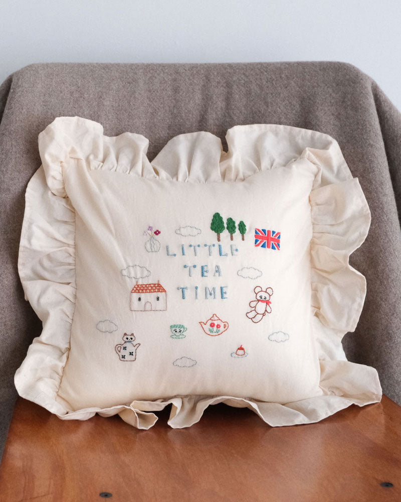 刺繍クッション/ LITTELE TEA TIME(cream)/Kanae Entani