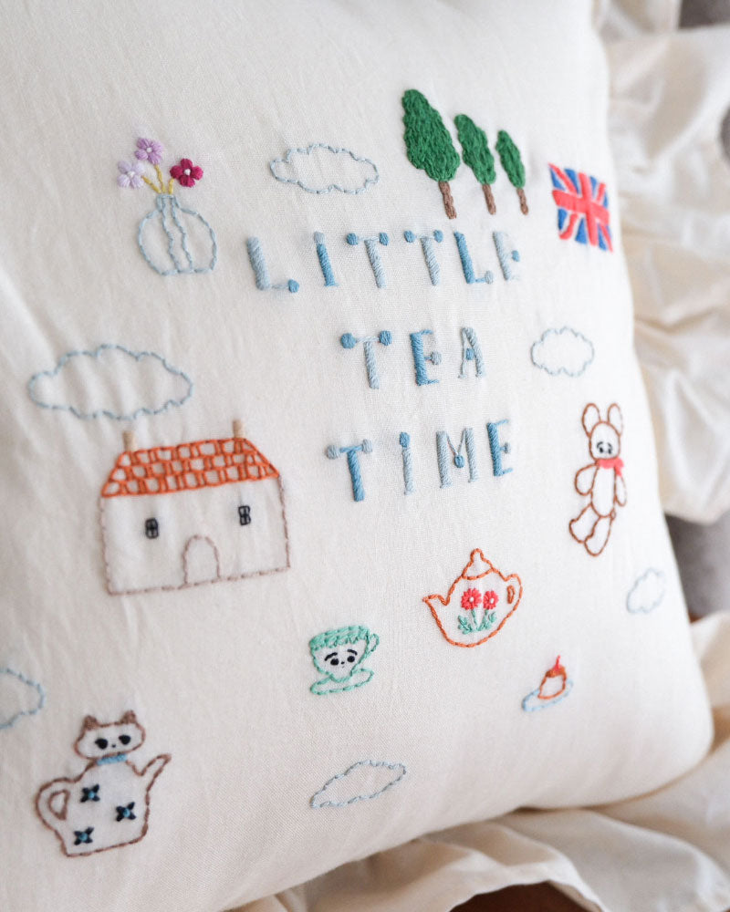 刺繍クッション/ LITTELE TEA TIME(cream)/Kanae Entani