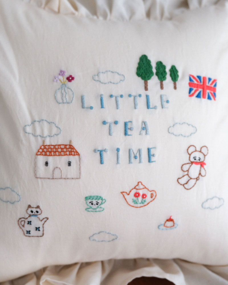 刺繍クッション/ LITTELE TEA TIME(cream)/Kanae Entani