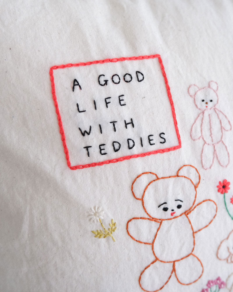 刺繍クッション/ A GOOD LIFE WITH TEDDIES/Kanae Entani