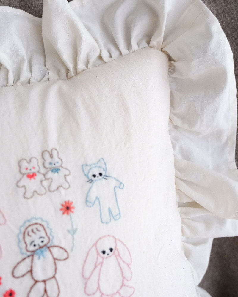 刺繍クッション/ A GOOD LIFE WITH TEDDIES/Kanae Entani