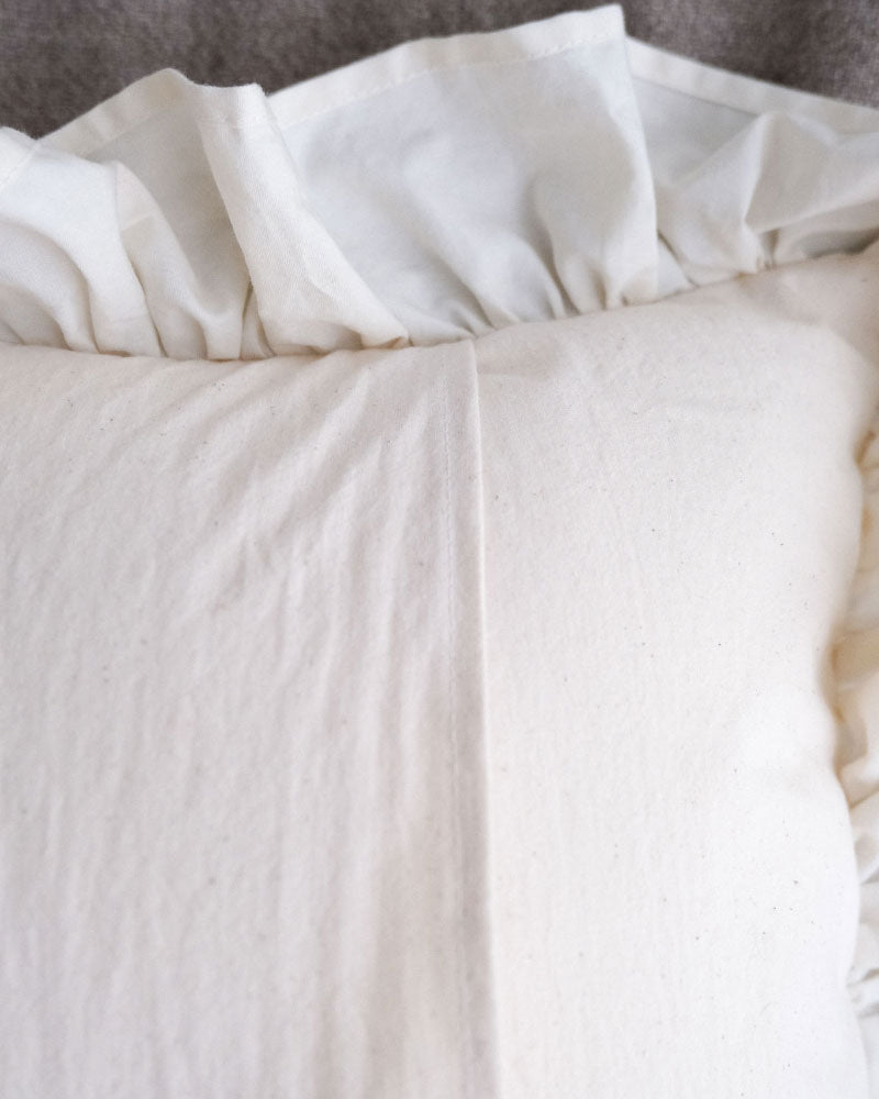 刺繍クッション/ A GOOD LIFE WITH TEDDIES/Kanae Entani