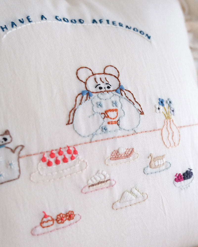 刺繍クッション/HAVE A GOOD AFTERNOON(cream)/Kanae Entani