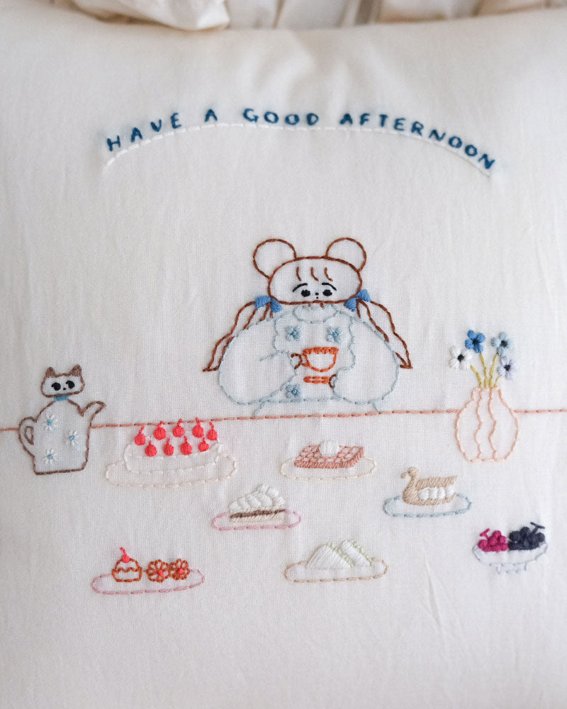 刺繍クッション/HAVE A GOOD AFTERNOON(cream)/Kanae Entani