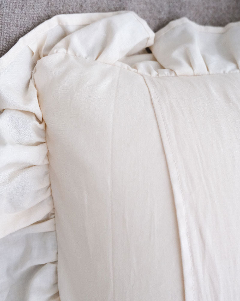 刺繍クッション/HAVE A GOOD AFTERNOON(cream)/Kanae Entani