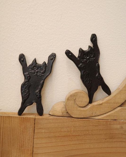 陶器　ねこブローチ