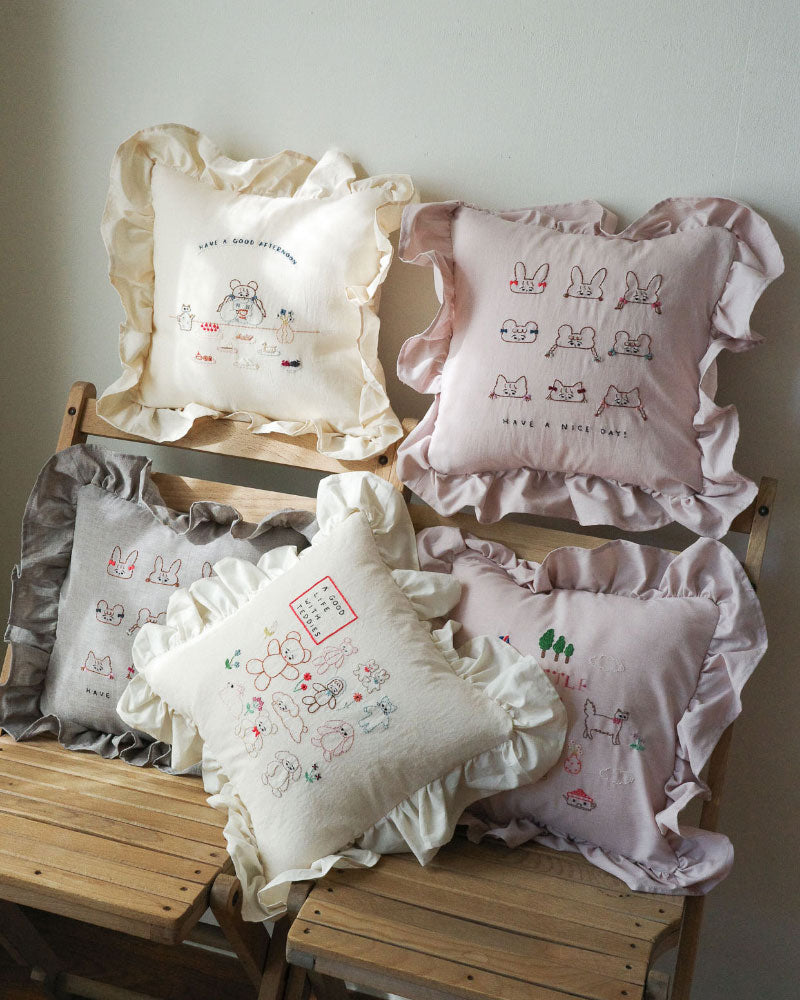 刺繍クッション/ A GOOD LIFE WITH TEDDIES/Kanae Entani