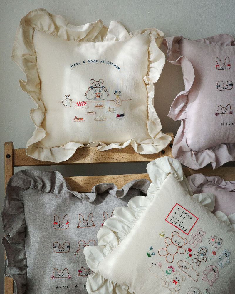 刺繍クッション/ A GOOD LIFE WITH TEDDIES/Kanae Entani