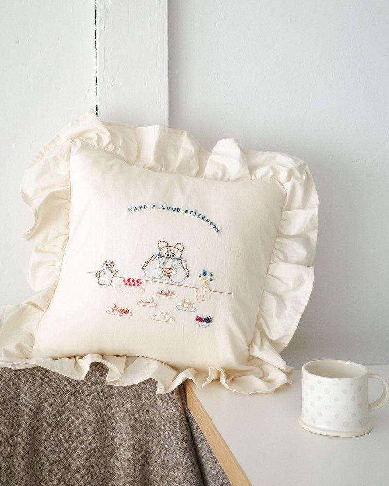 刺繍クッション/HAVE A GOOD AFTERNOON(cream)/Kanae Entani